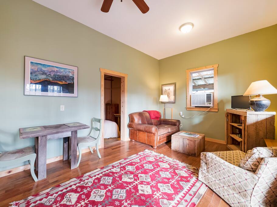 Comfortable living/dining area