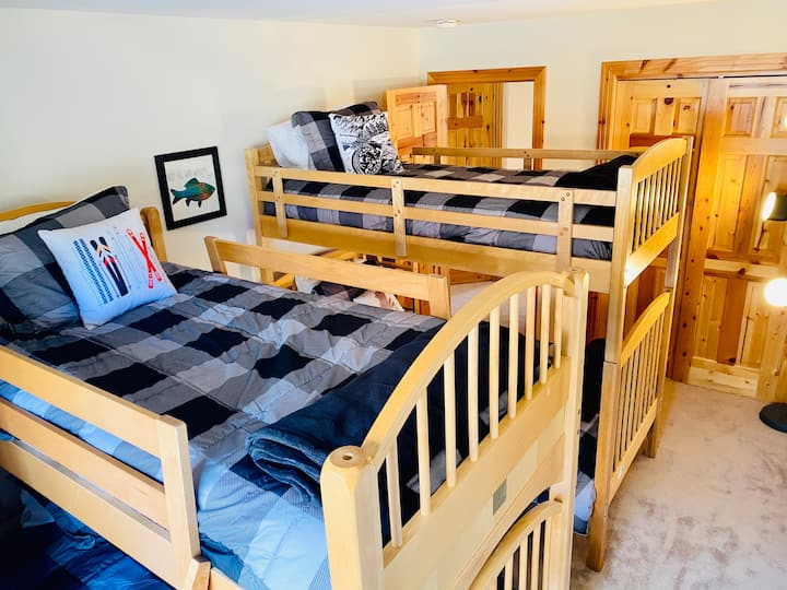 Bunk room (third floor)