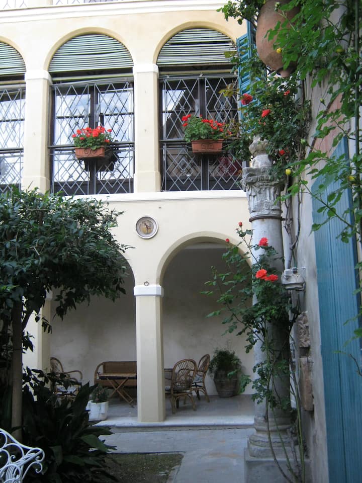Antiche Atmosfere In Tempi Moderni - Cesena