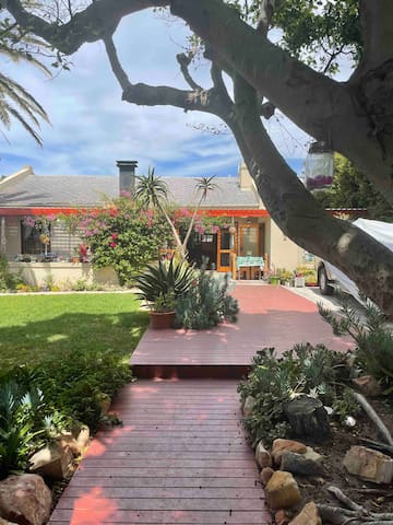 Stunning 3 bedroom 3 bathroom home close to beach
