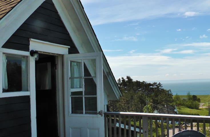 Seaview Sanctuary; tranquil vistas!