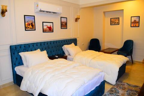 Egy pyramids view inn