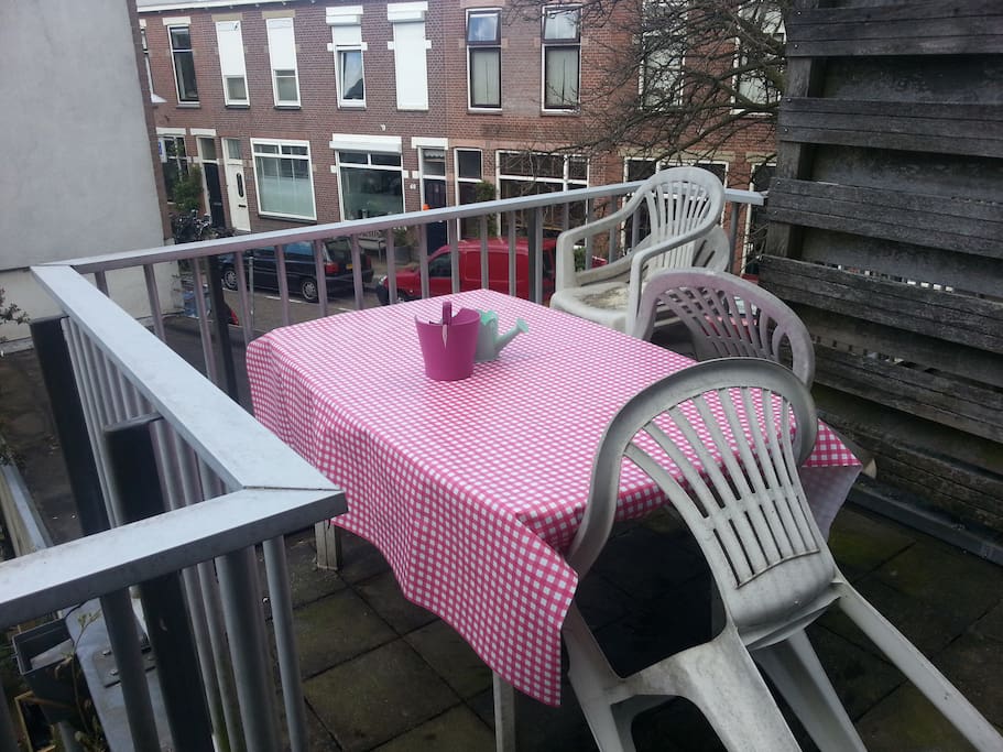 Mooi ruim balkon om voor en na de tour te genieten van de zon!
