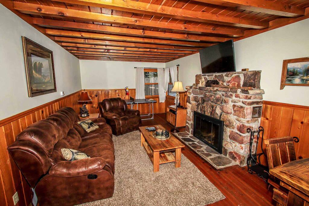Couch,Furniture,Chair,Indoors,Room