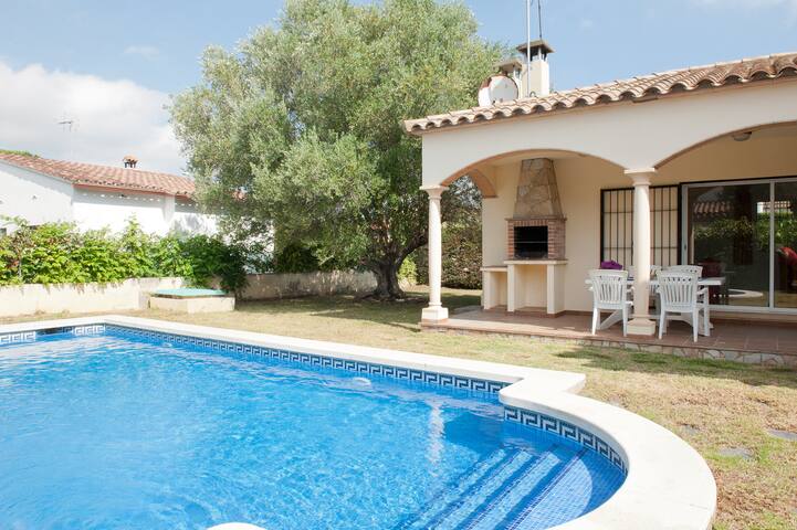 Lluna: house with private pool gallery image 2