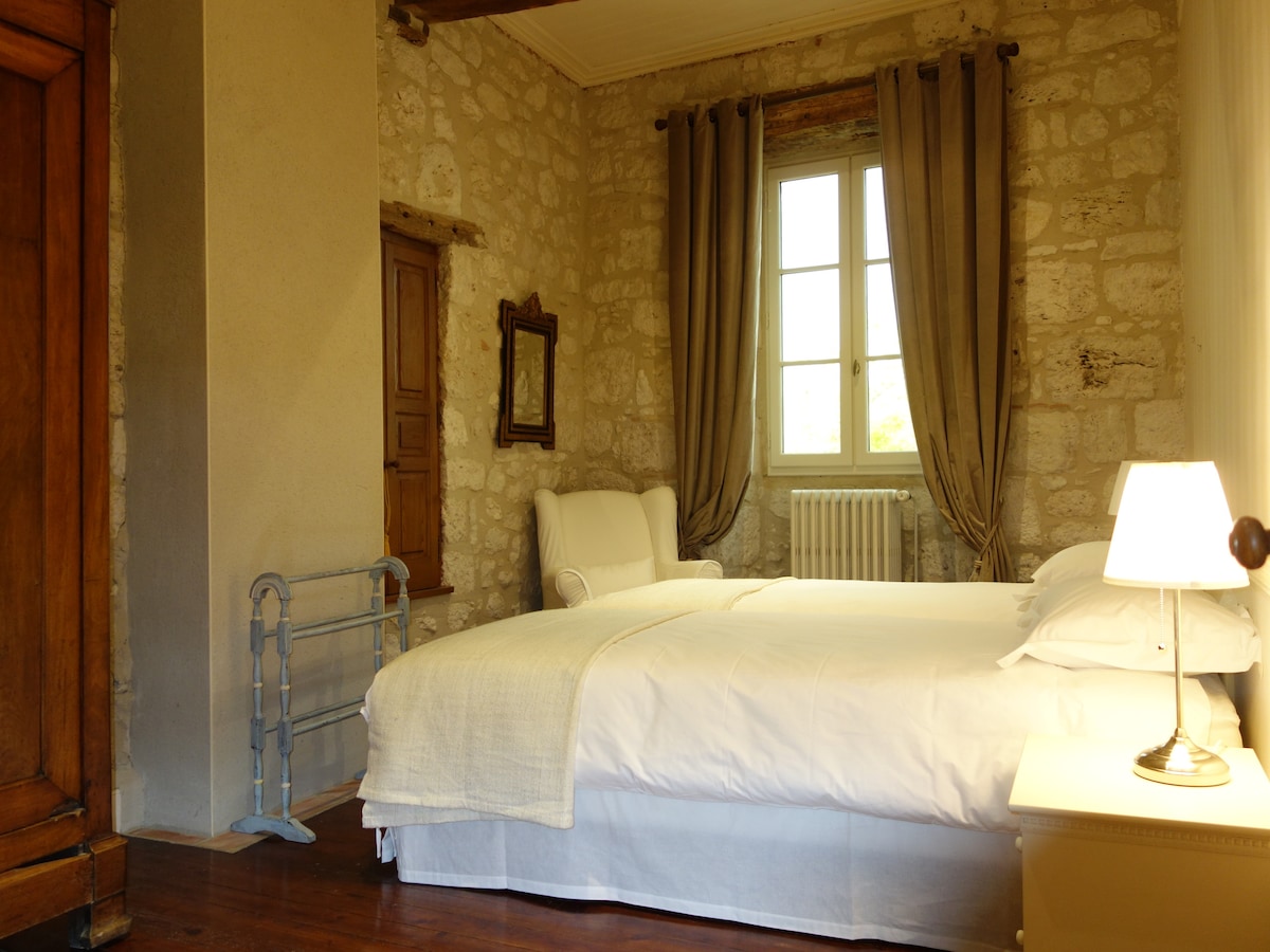 Chambre Ivoire - เตียงเดี่ยวขนาดใหญ่ 2 หลังเครื่องนอนผ้าฝ้าย Pacale 100% แบบฝรั่งเศส 100%