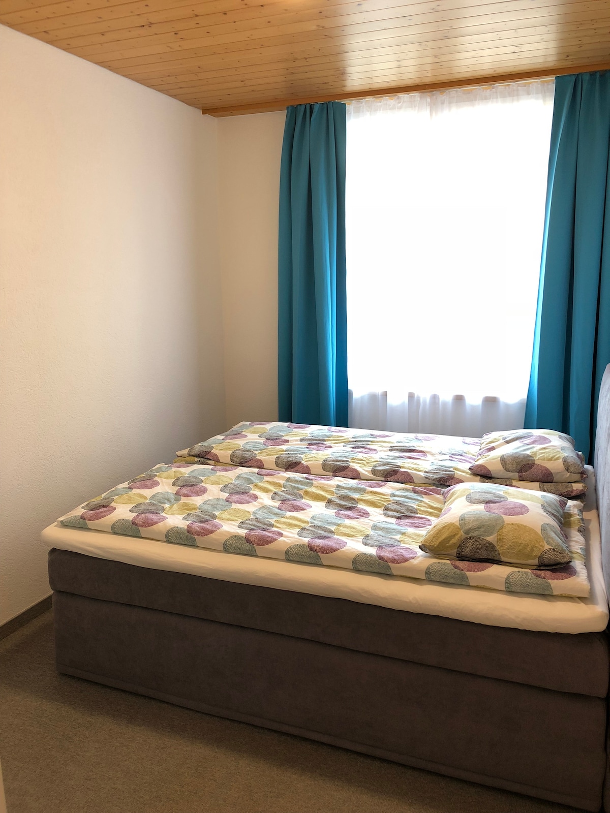 Втора спалня (Soft Boxspring Bed 160x200cm)