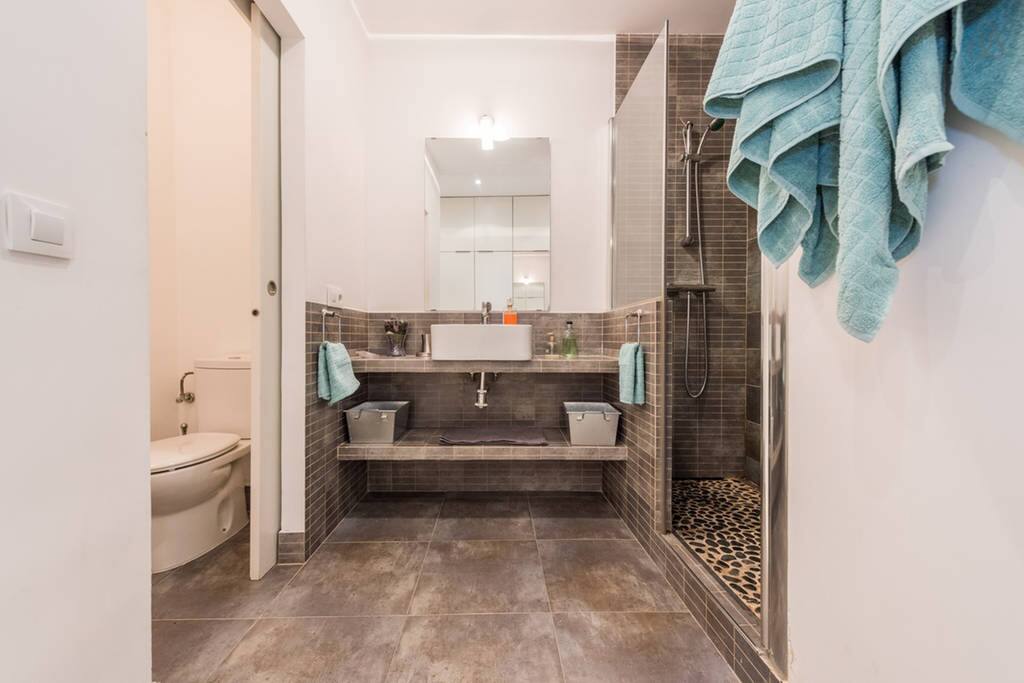 Both Batrooms In Suite