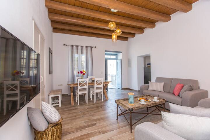 Two Apartments with Sea and Castle view 5-8 people