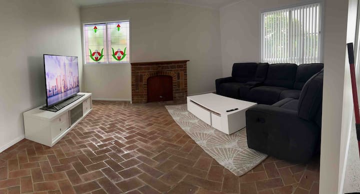 'The Savoy'. Central Home With Pool. Pet Friendly - Lighthouse Beach, New South Wales