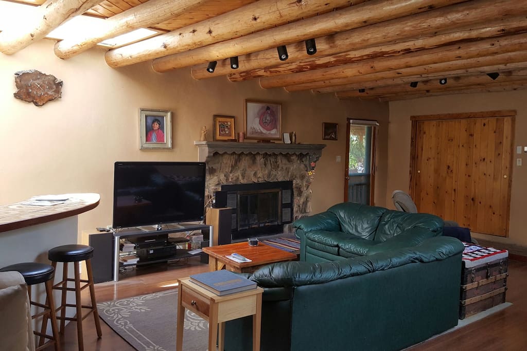 Living room w fireplace & internet tv