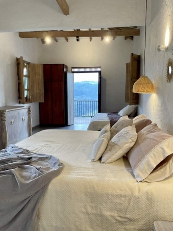 Chambre avec ventilation et lumière naturelle, avec une vue spectaculaire. 