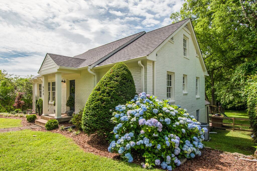 Welcome to my Nashville home.