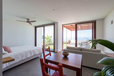 Top Airbnb: Meu Pé de Cacau - Acerola Studio in Paúl do Mar em Paul Do Mar