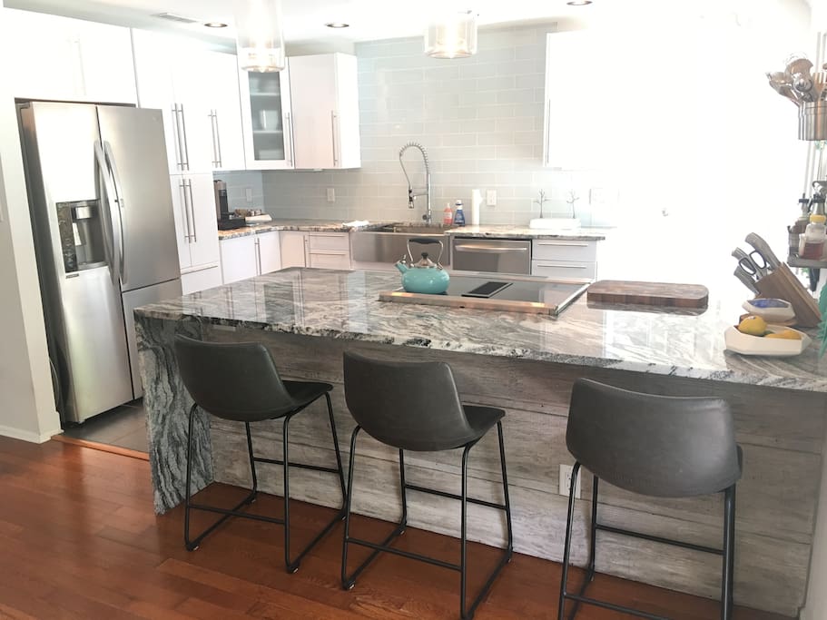 Modern kitchen with granite counters and convection range (no microwave!)