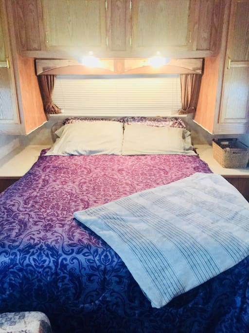Cozy Queen bed
