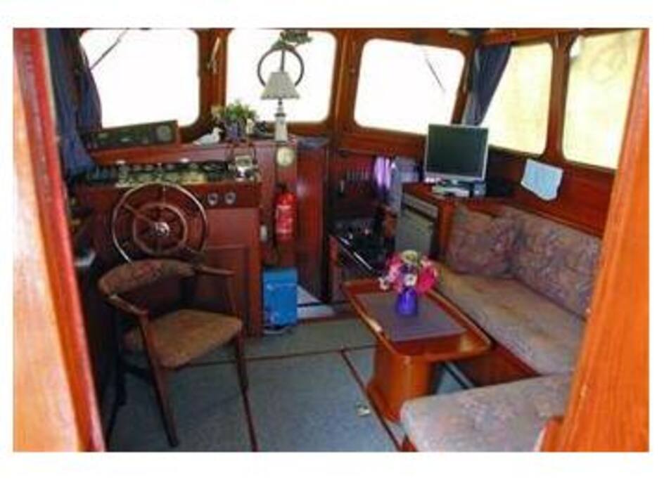 Salon / wheelhouse