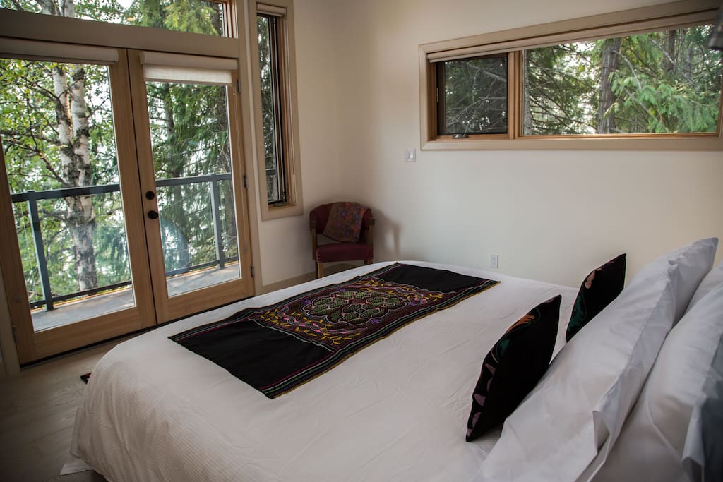 King Bed with Lake and Mountain View