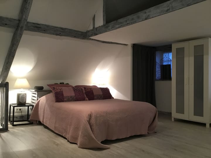 חדר שינה בקומה השנייה ( ערב)