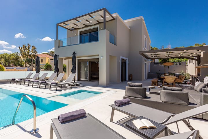 Lagoon Seabreeze Villa, a Sumptuous Retreat