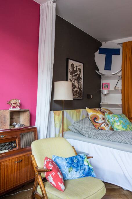 Most comfortable queen size bed with duvet covers; works splendid for sharing with a friend.