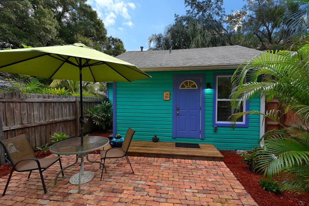 Historic Downtown Sarasota Cottage🐸Frog House Cottages for Rent in