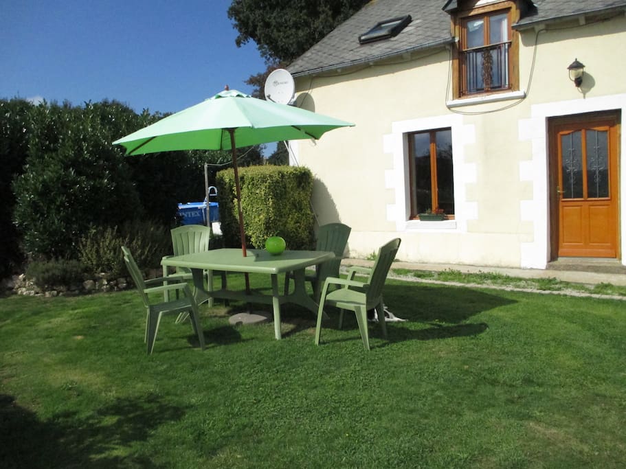 Enjoy dining al fresco !