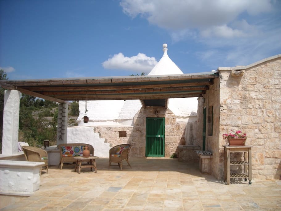 esterno terrazza trullo e lamia