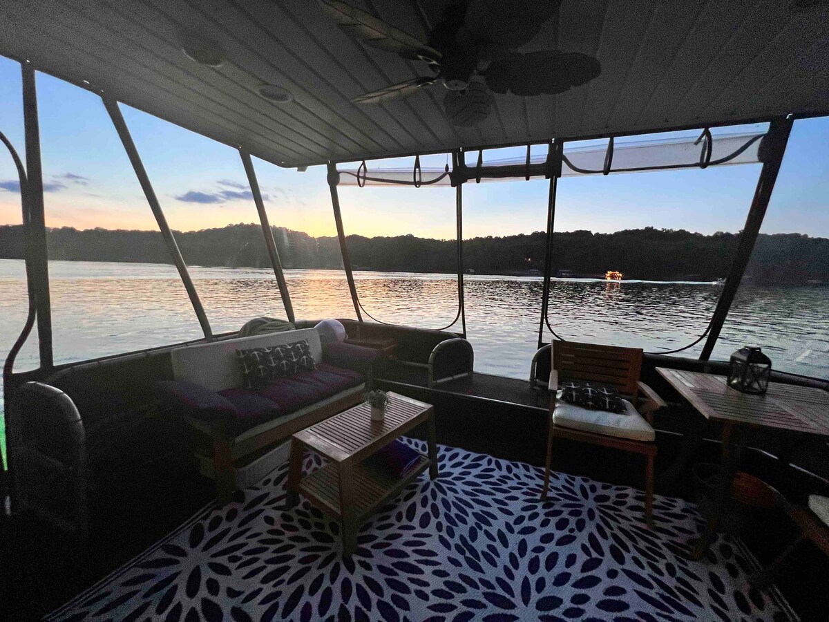 Mt Plattmore Houseboat on Lake Lanier Houseboats for Rent in Oakwood