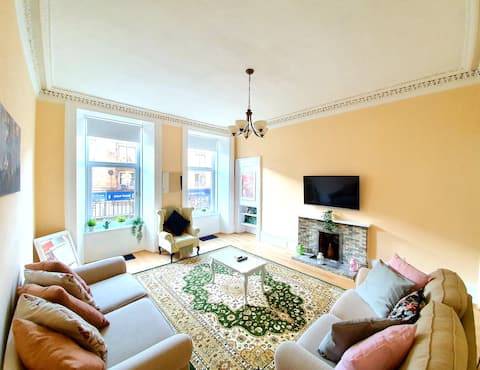 Top Airbnb: Spacious, High Ceiling Home in Glasgow in Southside