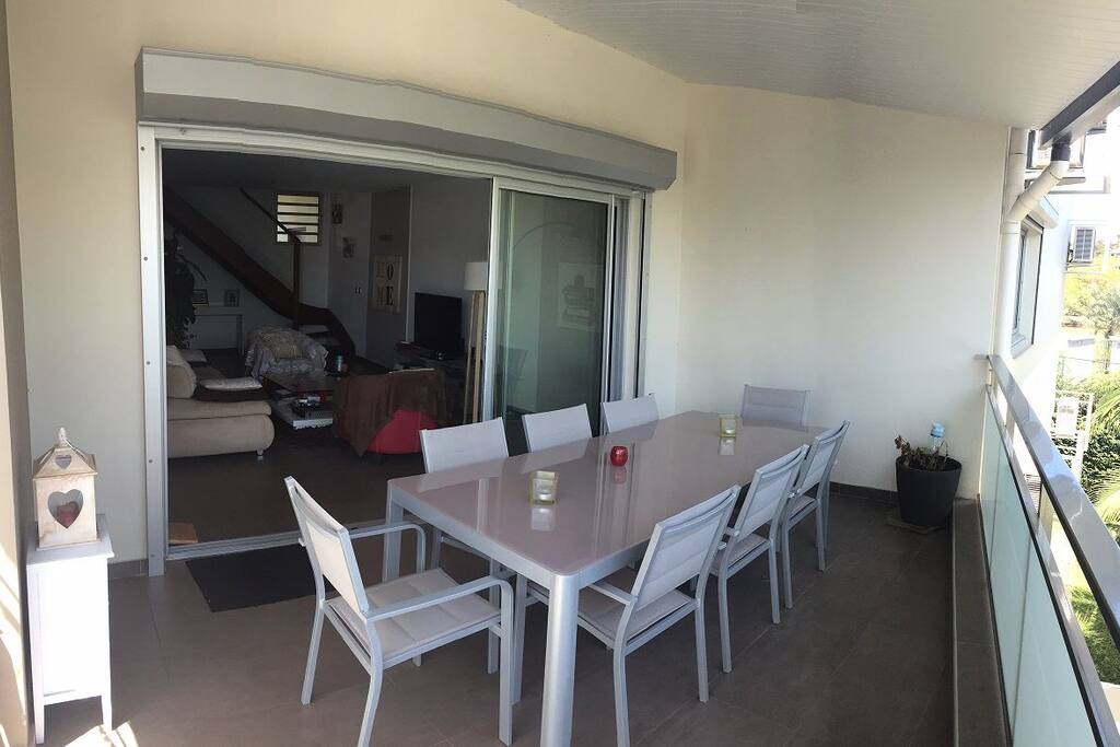 Belle terrasse pouvant accueillir 8 personnes