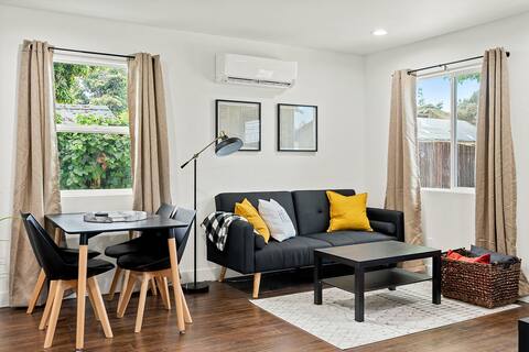 Cozy Hideout | Minutes From Downtown