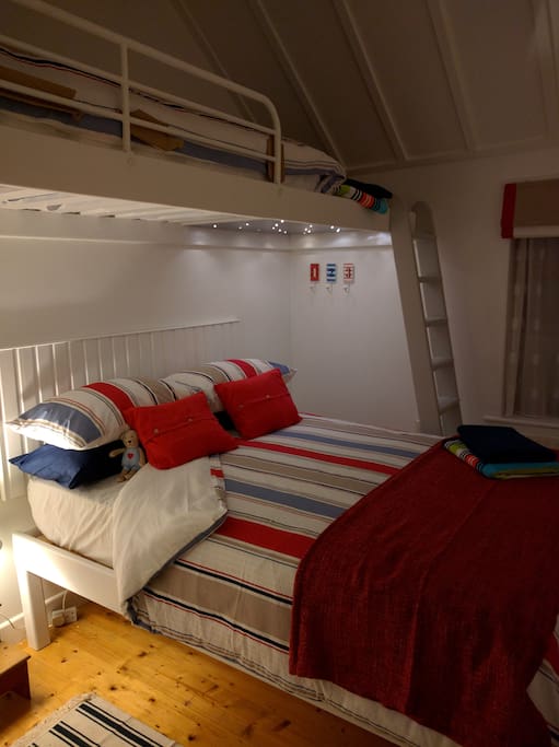 A slightly nautical theme, but an ultra comfortable sleep !