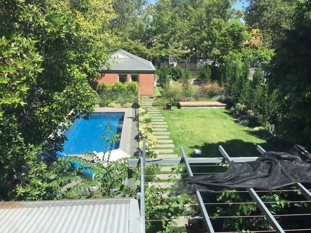 Large 5 bedroom house with beautiful garden