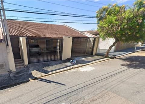 House next to the industrial park of Jundiaí, SP.