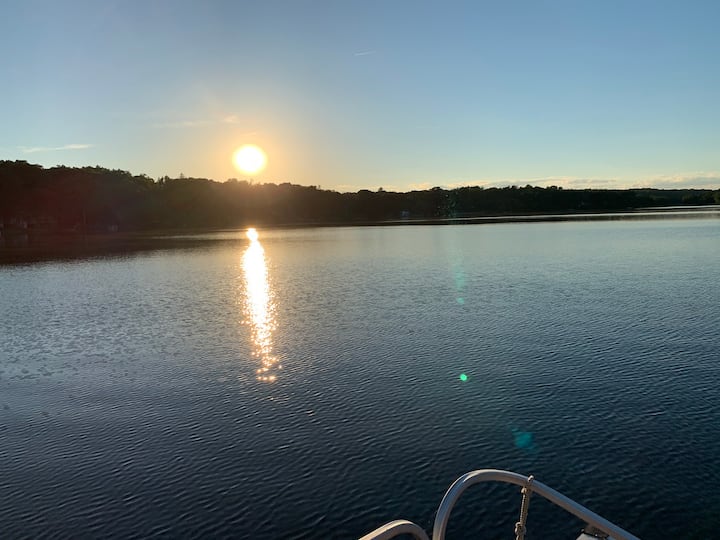 Secluded Waterfront View on Lake Hayward Houses for Rent in