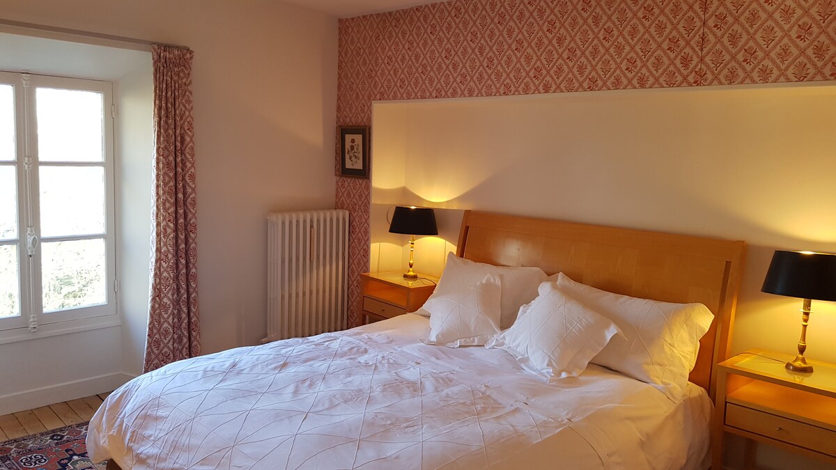 Chumba cha kulala cha rangi nyekundu 