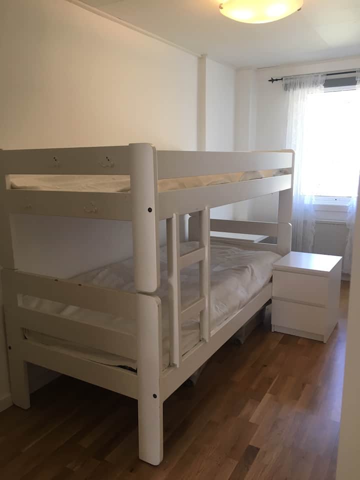Sovrum 2 med våningssäng