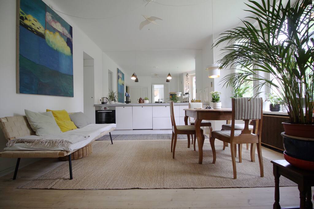 The kitchen-living room offers a place for cooking and lounging.