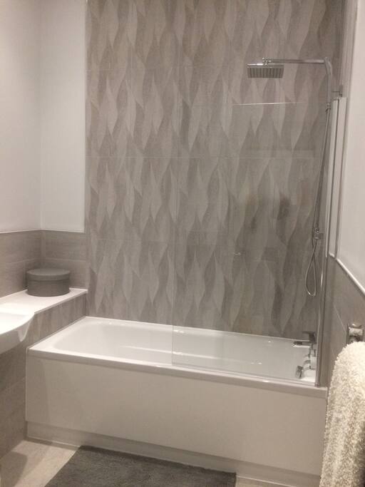 Main bathroom for your exclusive use during your stay