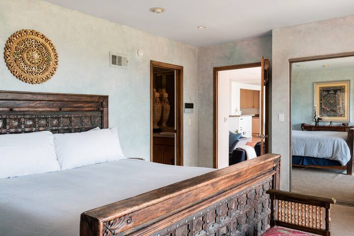 360-Degree LA Views from a Bird Streets Oasis gallery image 3