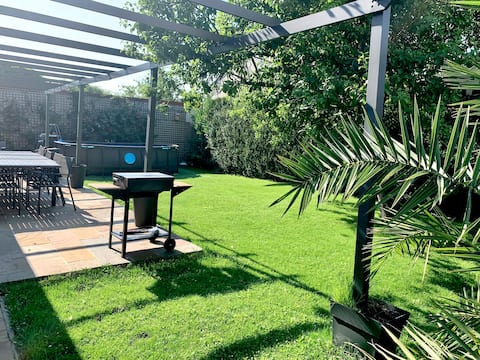 Ideal Paris and Disney with pool - sleeps 14