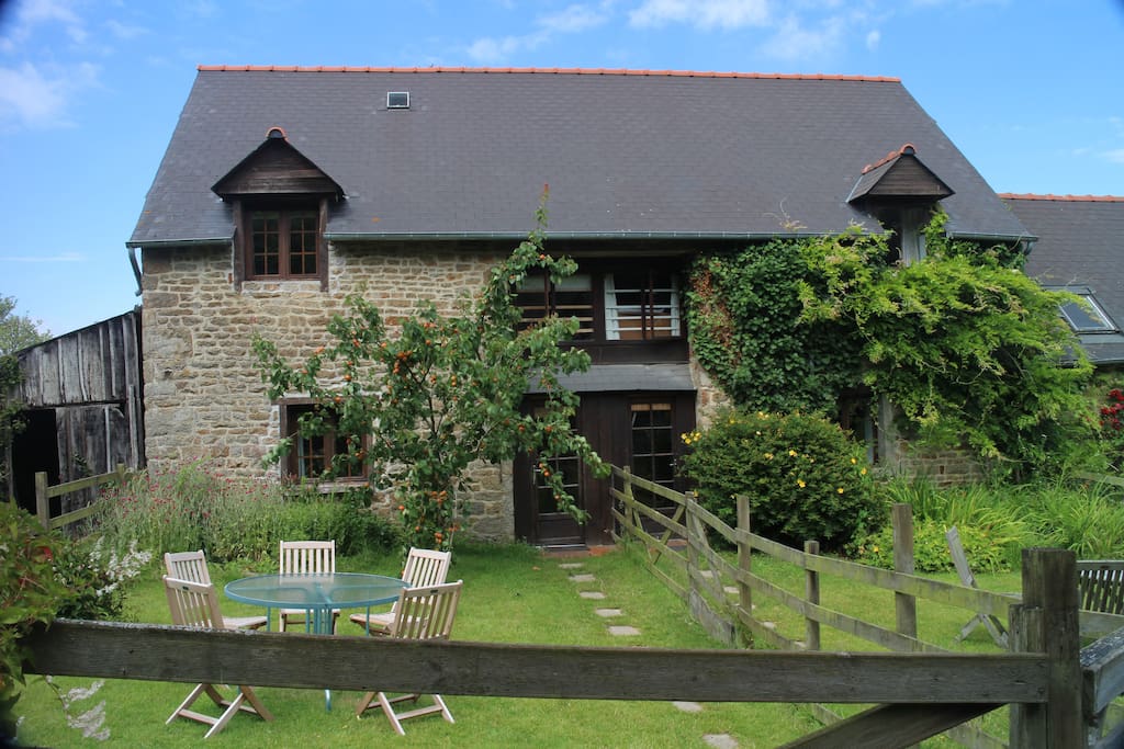 Abricot and Romarin, 2 halves of an old barn