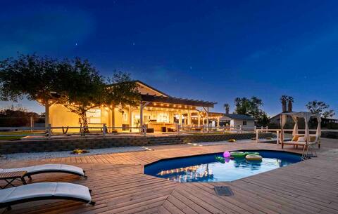 Ultimate Retreat|Pool~HotTub~GameRoom~ Firepit~BBQ