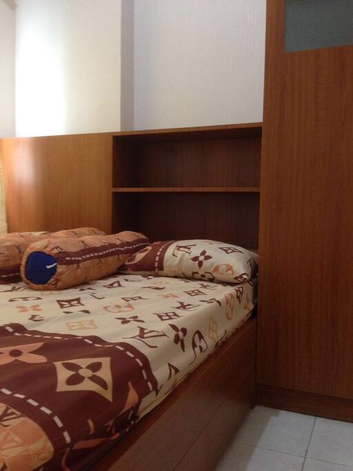 tempat tidur king size