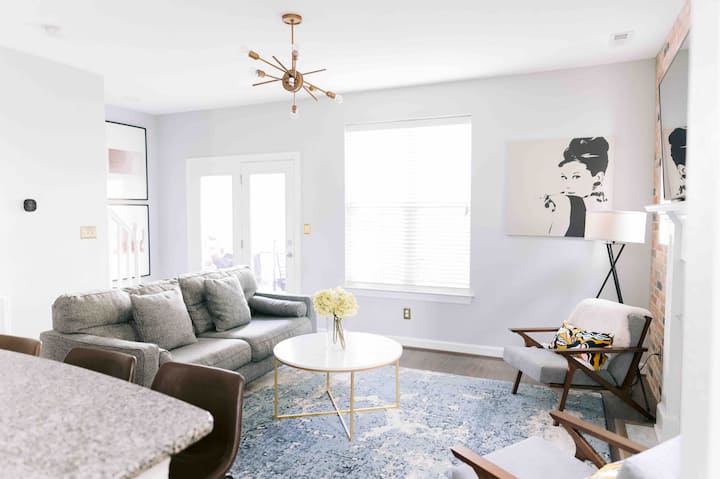 Curated Coastal Home Minutes From The Beach - 버지니아비치