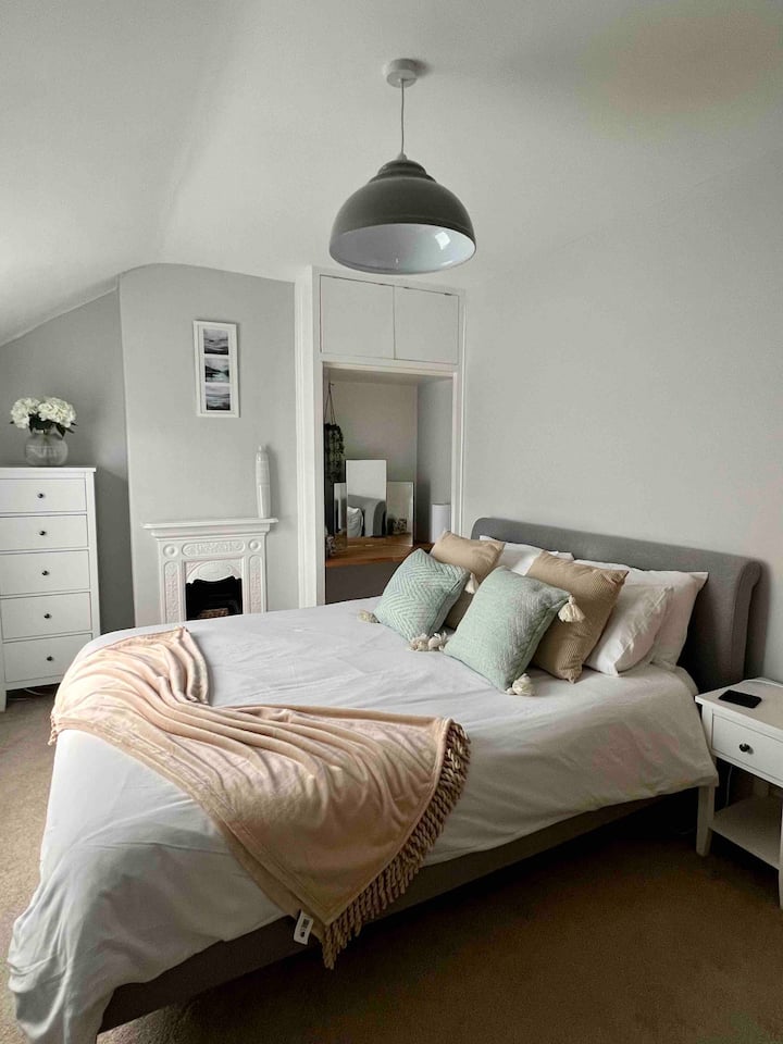 King bedroom 