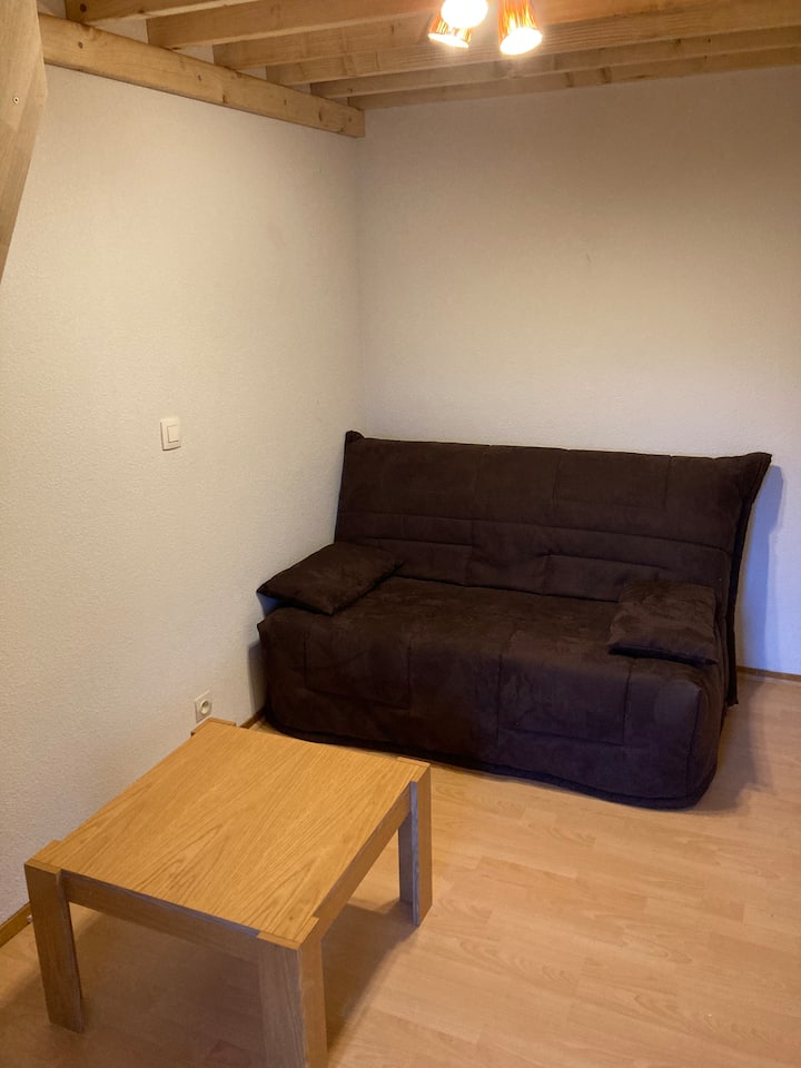 2号卧室配有140张沙发床和2张80张床 