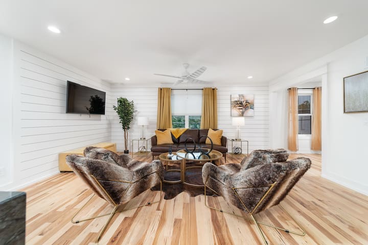 City Hideaway with Stunning Rooftop Escape #3