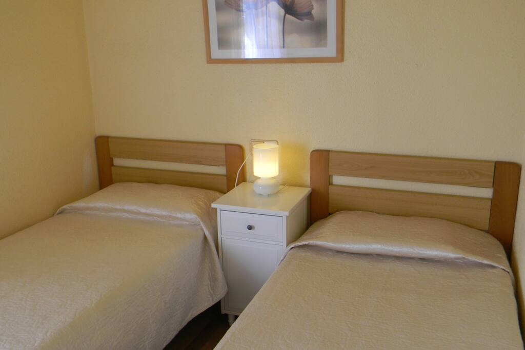 Bedroom with single beds